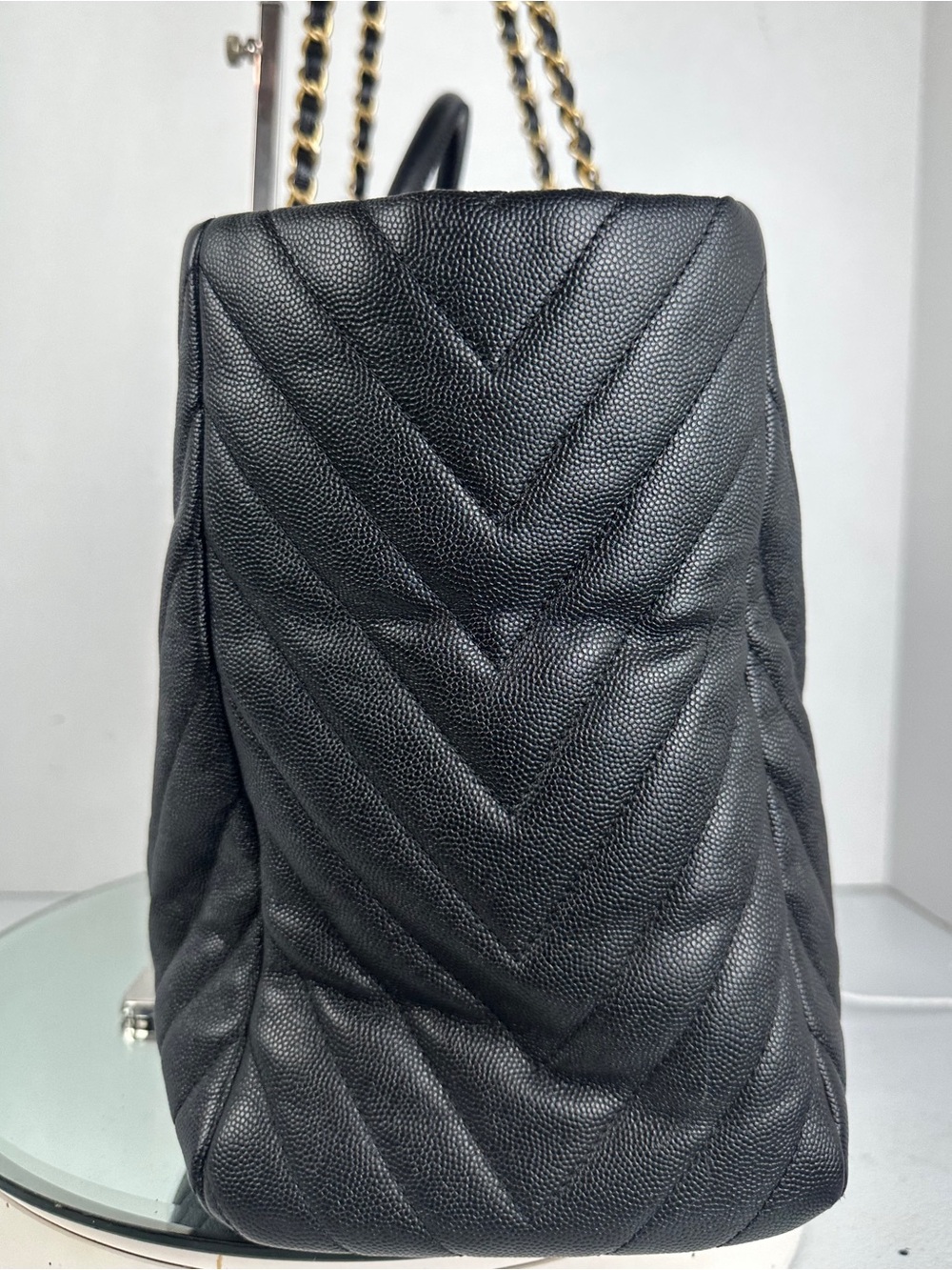 CHANEL CAVIAR LEATHER CC TOTE - Picture 4 of 11